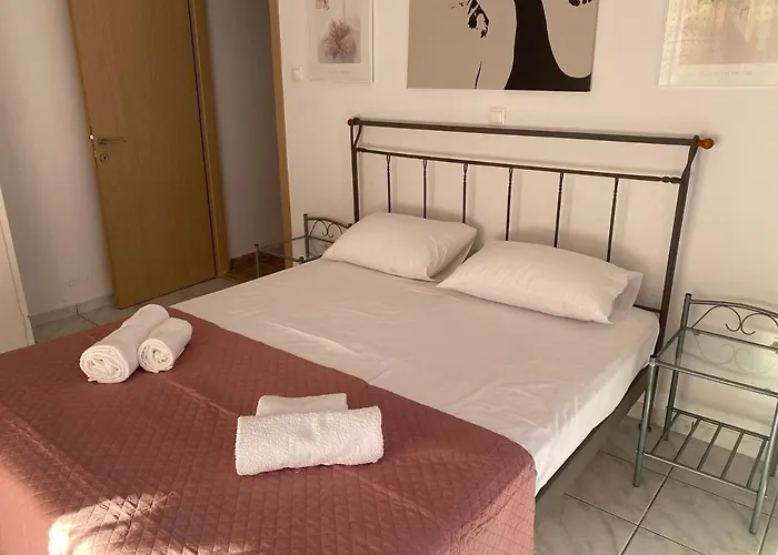 Aphrodite-Recently Renovated Modern Apartment