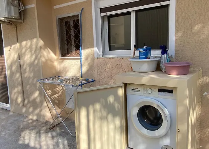 Aphrodite-Recently Renovated Modern Apartment